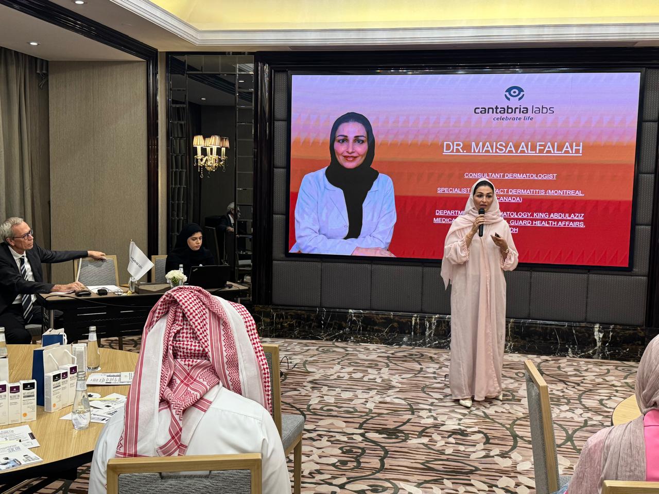 ليلة سعودية مشرقة في الرياض: فعالية علمية رائدة تسلّط الضوء على مستقبل علاجات التصبغات الجلدية في المملكة — slide 1