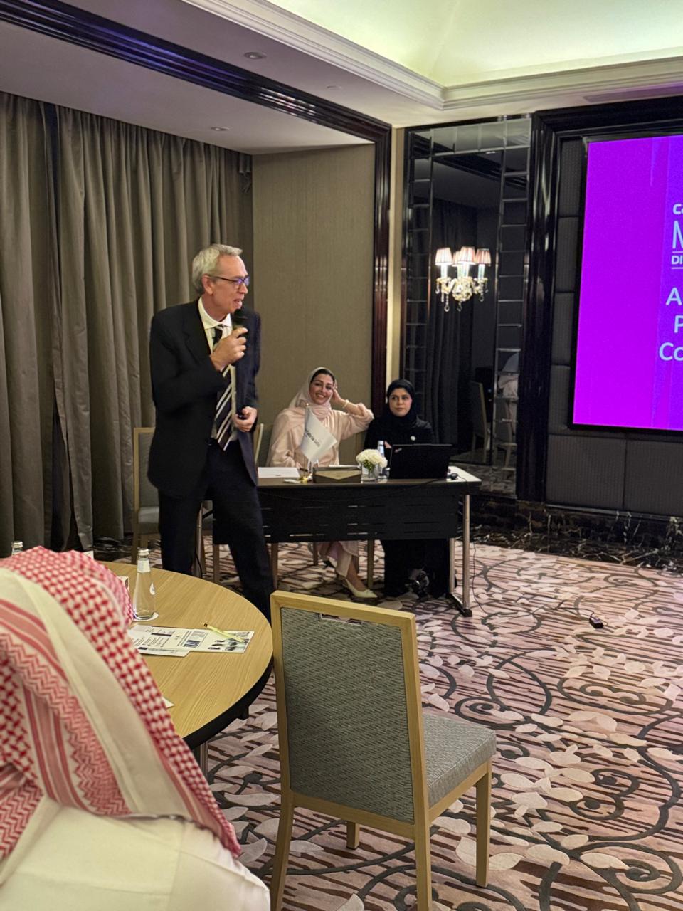 ليلة سعودية مشرقة في الرياض: فعالية علمية رائدة تسلّط الضوء على مستقبل علاجات التصبغات الجلدية في المملكة — slide 19