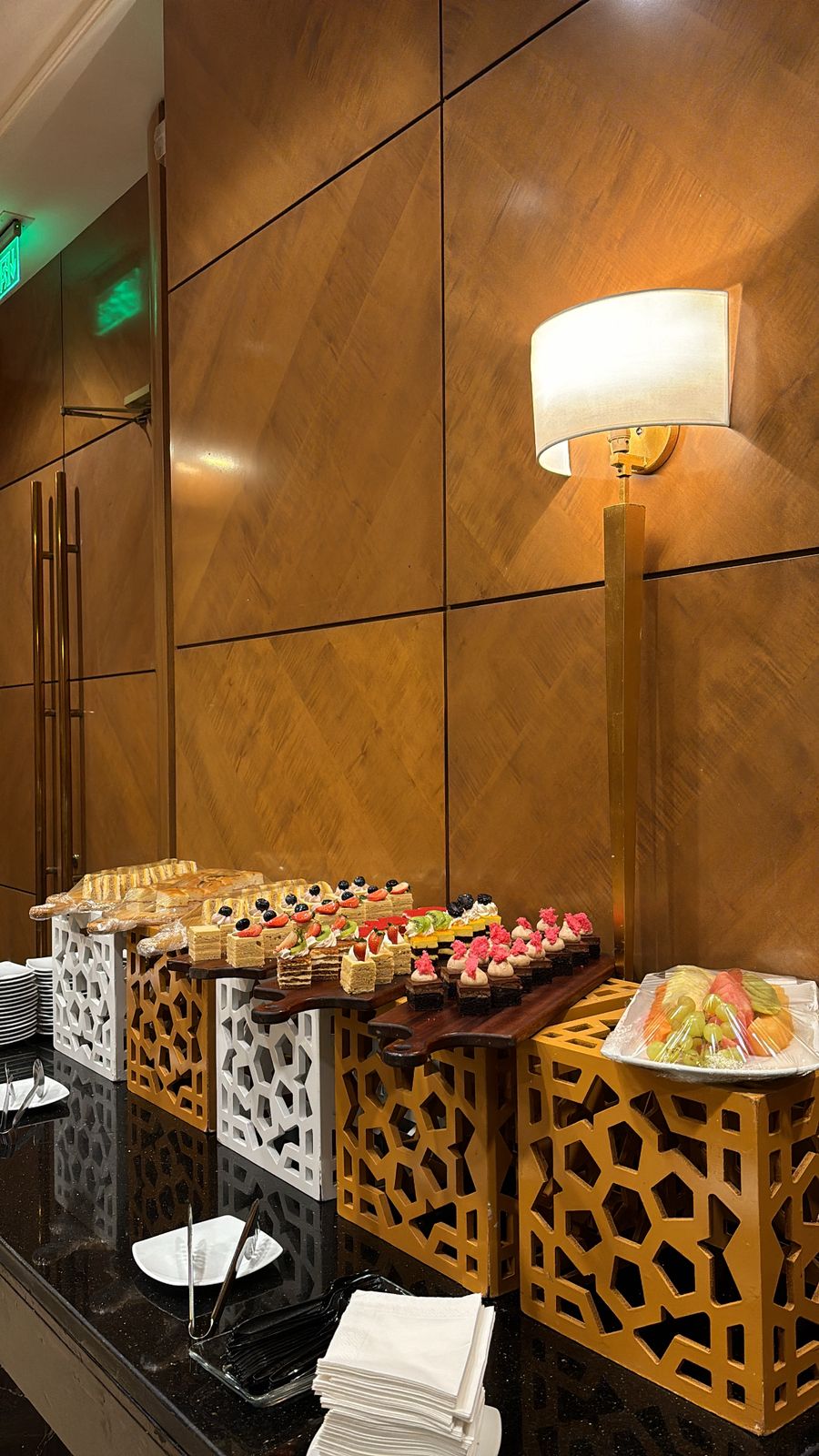 ليلة سعودية مشرقة في الخبر: العلم والابتكار يجتمعان لتسليط الضوء على أحدث تقنيات علاج التصبغات الجلدية — slide 4