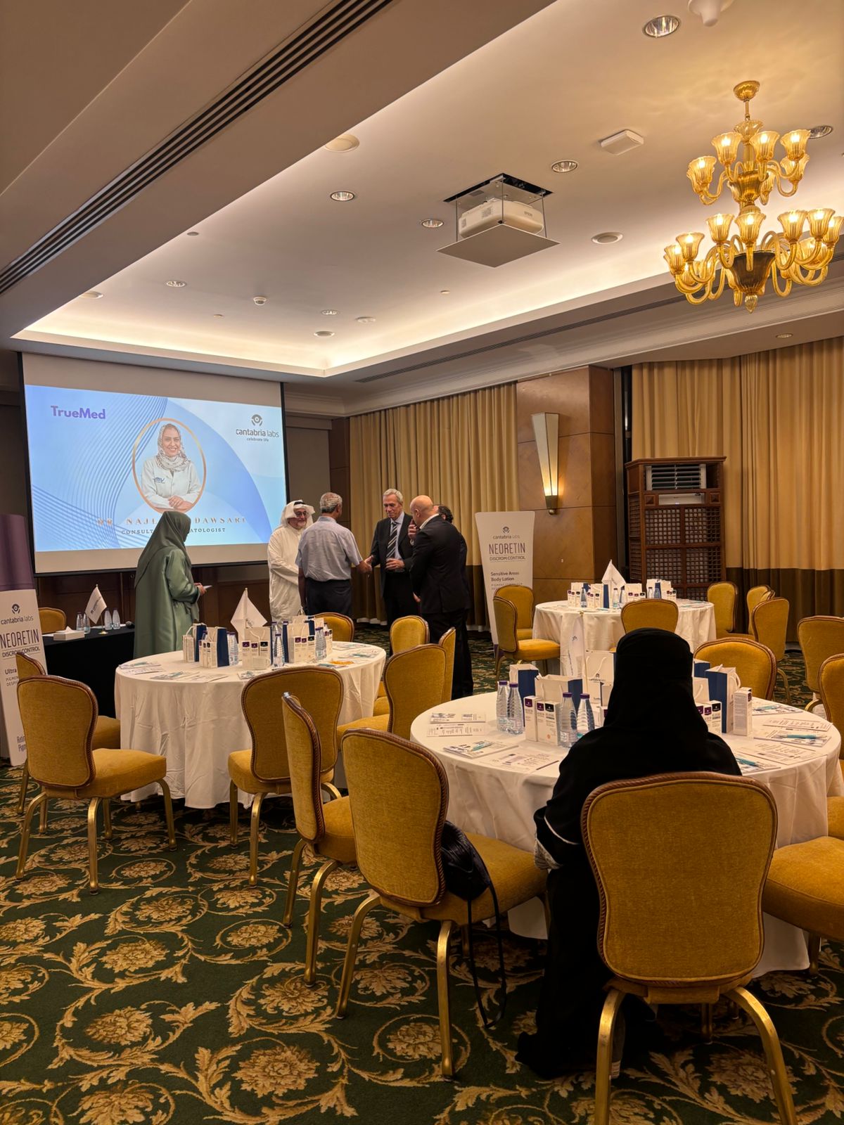 ليلة سعودية مشرقة في الخبر: العلم والابتكار يجتمعان لتسليط الضوء على أحدث تقنيات علاج التصبغات الجلدية — slide 6