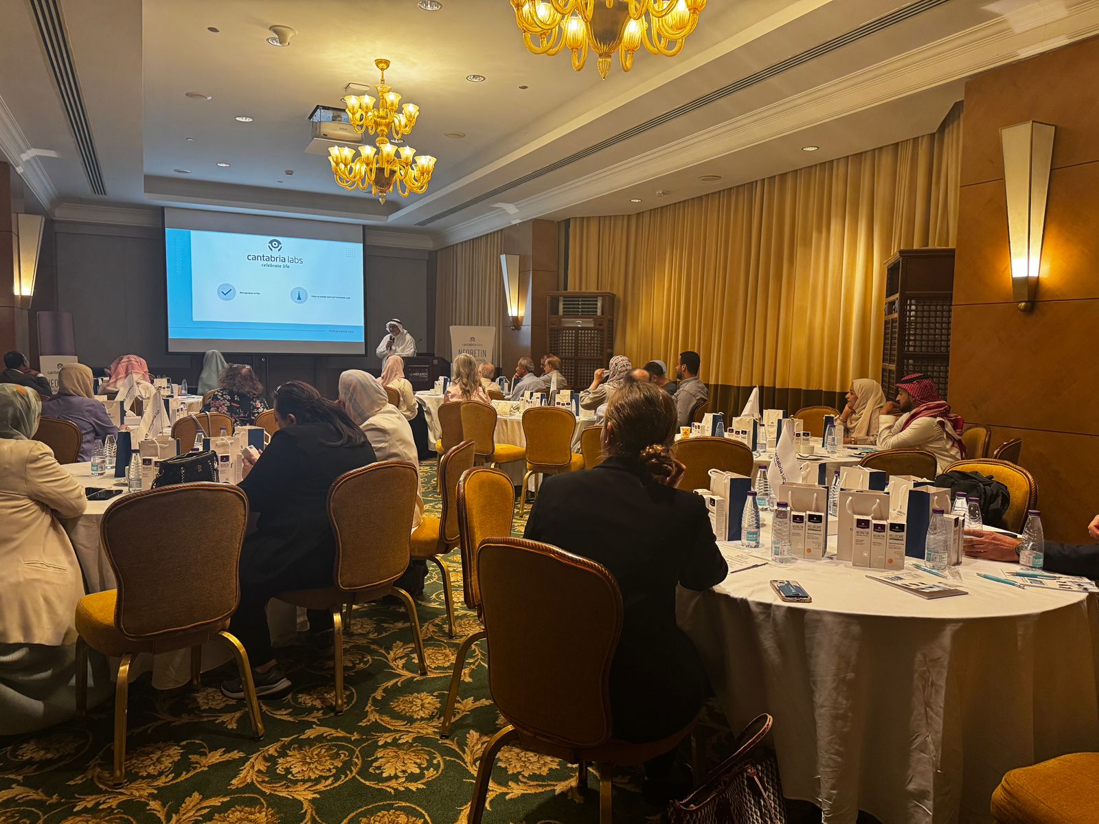 ليلة سعودية مشرقة في الخبر: العلم والابتكار يجتمعان لتسليط الضوء على أحدث تقنيات علاج التصبغات الجلدية — slide 48